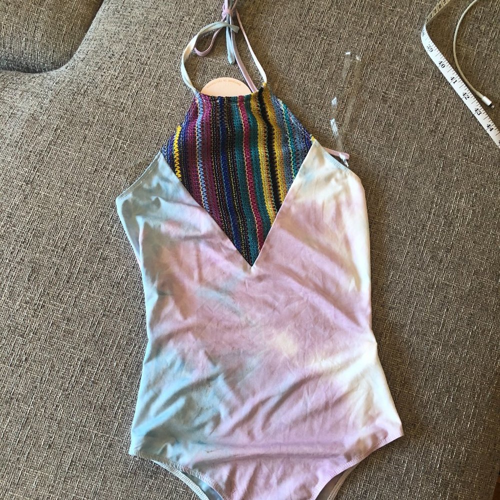 stain NWT size S Honey Punch Bodysuit